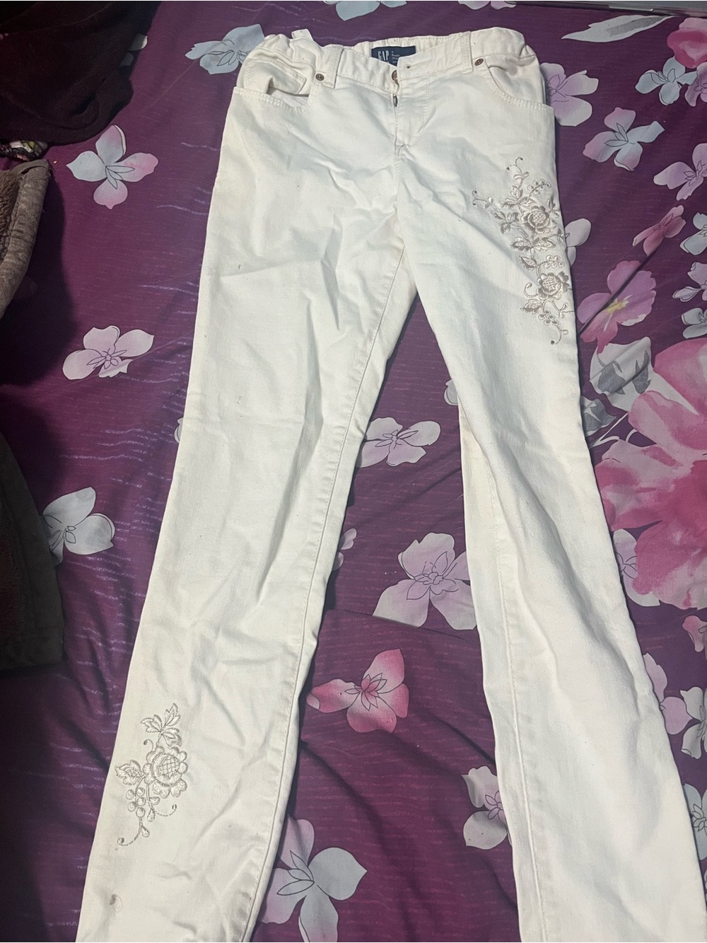 GAP White Skinny Jeans with Floral Embroidery